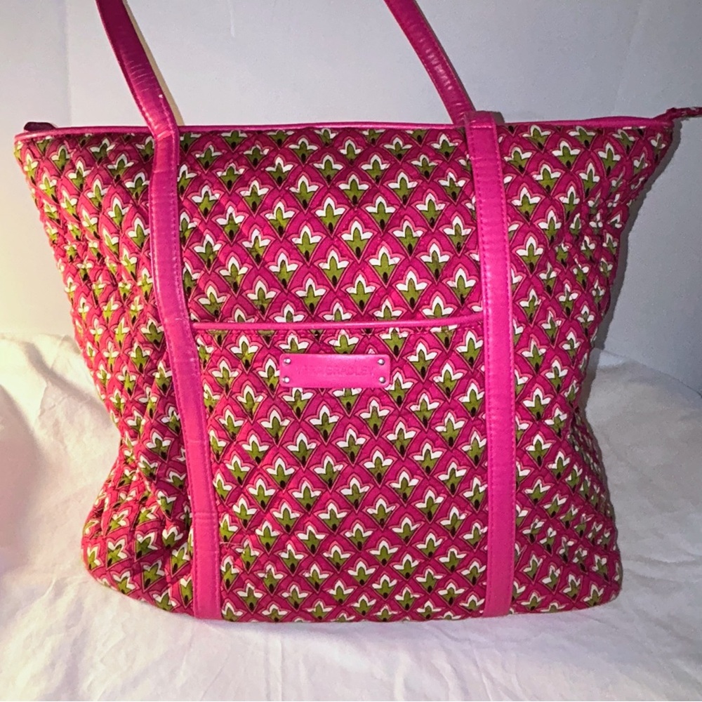 Vera Bradley Trimmed Vera Tote Bag -Retired Petite Pink Pattern -Quilted Canvas